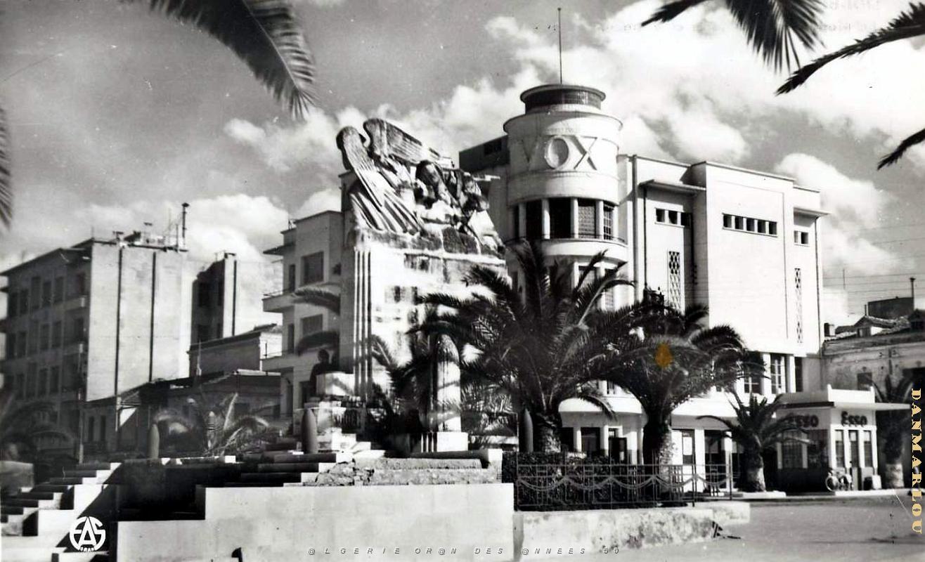 Sidi bel abbes 521- Monument aux morts- Cinema Le Vox COLLECTION DES AMIS DE ND DE SANTA CRUZ.jpg